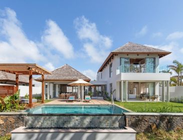 Luxurious Private Villa in a 5-star Beach Resort