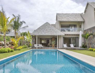 Semi-Detached Contemporary Villa with Golf Course Views for Sale in Anahita Beau Champ